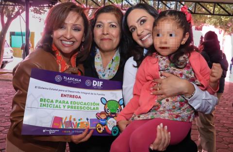 Entregan Gobernadora y SEDIF becas del programa de educación inicial y preescolar imagen 1