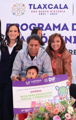 Entregan Gobernadora y SEDIF becas del programa de educación inicial y preescolar imagen 5