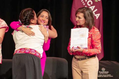 Entrega Gobernadora constancias a comunidades indígenas y afromexicanas imagen 11