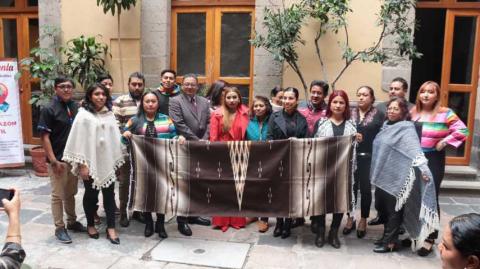 Inaugura alcaldesa de Contla Ivonne Roldán Expo-Venta Artesanal y de Productores en Casa Tlaxcala CDMX imagen 1
