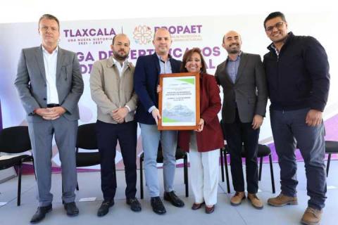 Entrega Gobernadora Lorena Cuéllar certificados ambientales imagen 1