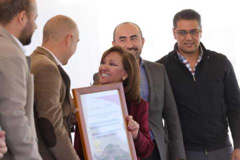 Entrega Gobernadora Lorena Cuéllar certificados ambientales imagen 8