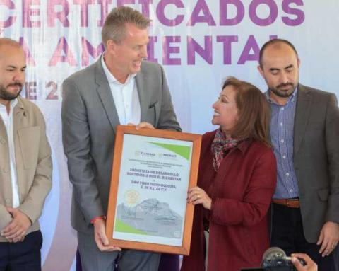Entrega Gobernadora Lorena Cuéllar certificados ambientales imagen 4