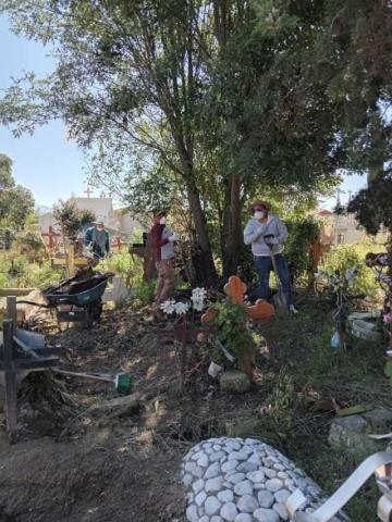Realizan faenas en panteón municipal funcionarios de La Magdalena Tlalteulco imagen 3