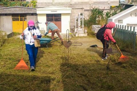 Garantiza Ayuntamiento de Tlaxcala de Xicohténcatl panteones limpios y accesibles para celebración de Día de Muertos imagen 3