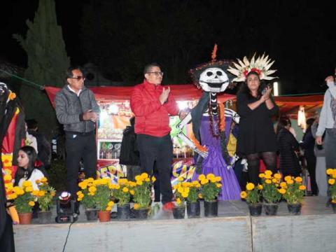 Colorido y vistoso desfile de Día de Muertos en Santa Cruz Tlaxcala imagen 6