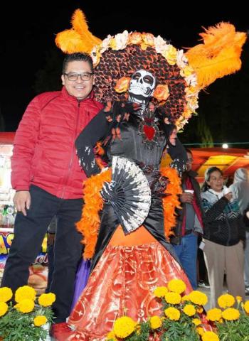 Colorido y vistoso desfile de Día de Muertos en Santa Cruz Tlaxcala imagen 3