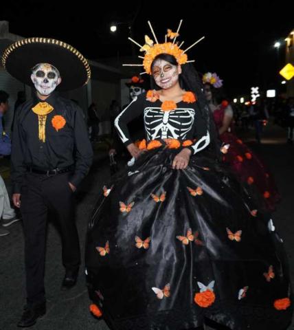 Colorido y vistoso desfile de Día de Muertos en Santa Cruz Tlaxcala imagen 4