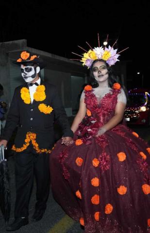 Colorido y vistoso desfile de Día de Muertos en Santa Cruz Tlaxcala imagen 9