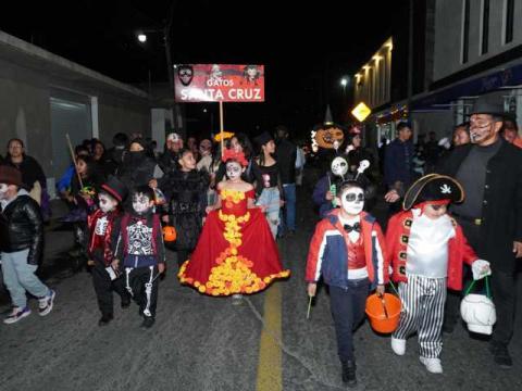 Colorido y vistoso desfile de Día de Muertos en Santa Cruz Tlaxcala imagen 5