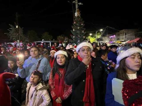 La Navidad llegó a San Juan Huactzinco con el encendido de la Villa Navideña imagen 14