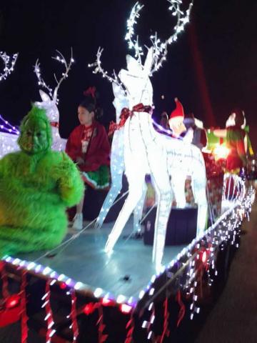 La Navidad llegó a San Juan Huactzinco con el encendido de la Villa Navideña imagen 11
