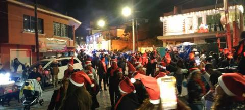 La Navidad llegó a San Juan Huactzinco con el encendido de la Villa Navideña imagen 7
