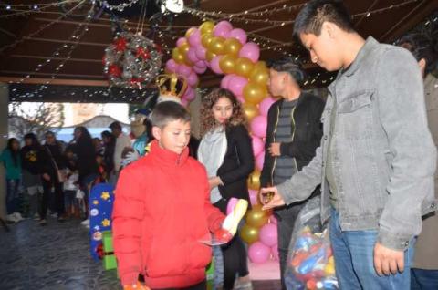Cientos de sonrisas son el regalo a los Reyes Magos de la Magdalena Tlaltelulco imagen 11