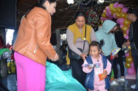 Cientos de sonrisas son el regalo a los Reyes Magos de la Magdalena Tlaltelulco imagen 13