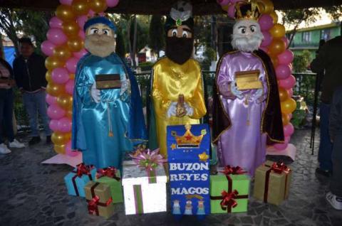 Cientos de sonrisas son el regalo a los Reyes Magos de la Magdalena Tlaltelulco imagen 9