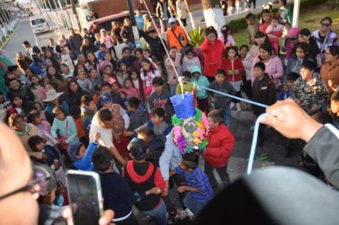 Cientos de sonrisas son el regalo a los Reyes Magos de la Magdalena Tlaltelulco imagen 6