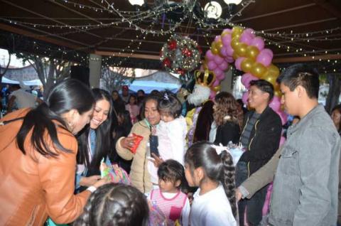 Cientos de sonrisas son el regalo a los Reyes Magos de la Magdalena Tlaltelulco imagen 8