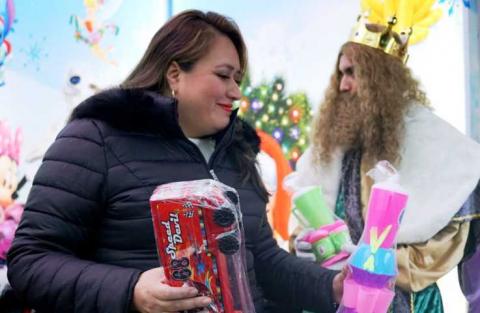 Niños de Chiautempan celebraron con la presidenta Blanca Angulo la llegada de los Reyes Magos imagen 6