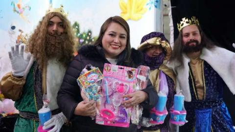 Niños de Chiautempan celebraron con la presidenta Blanca Angulo la llegada de los Reyes Magos imagen 3