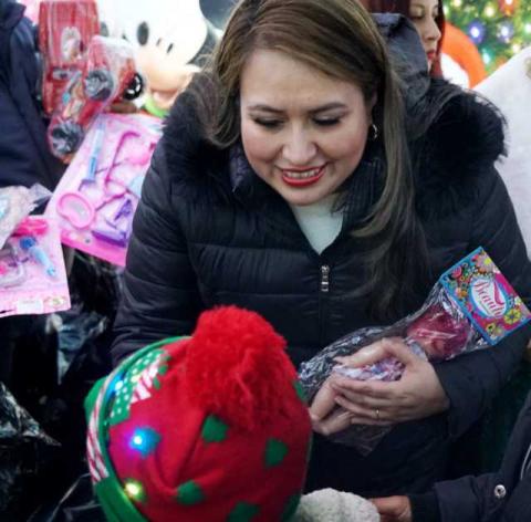 Niños de Chiautempan celebraron con la presidenta Blanca Angulo la llegada de los Reyes Magos imagen 5