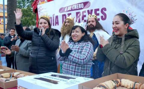 Niños de Chiautempan celebraron con la presidenta Blanca Angulo la llegada de los Reyes Magos imagen 2