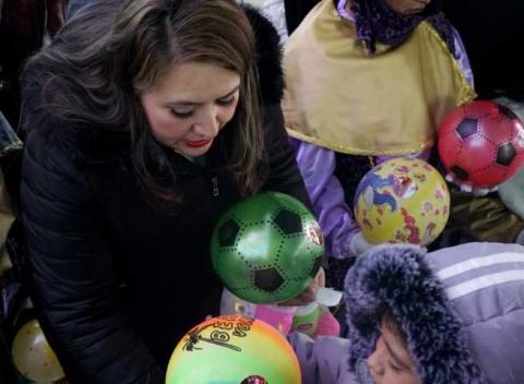 Niños de Chiautempan celebraron con la presidenta Blanca Angulo la llegada de los Reyes Magos imagen 7