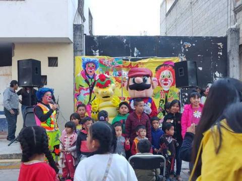 Alcalde de Huactzinco celebra a lo grande el Día de Reyes con la entrega de regalos imagen 5