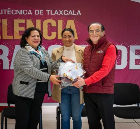 Entrega UPTX uniformes deportivos a personal; fortalece identidad institucional imagen 2