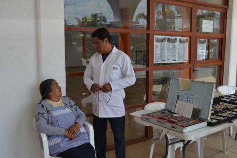 Se lleva a cabo la "Primer jornada de salud visual" imagen 5