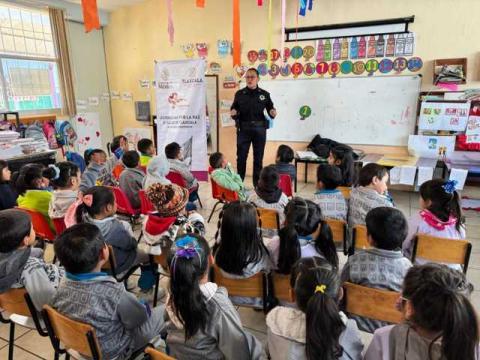 Chiautempan fortalece la seguridad con pláticas de prevención para estudiantes y padres de familia imagen 3