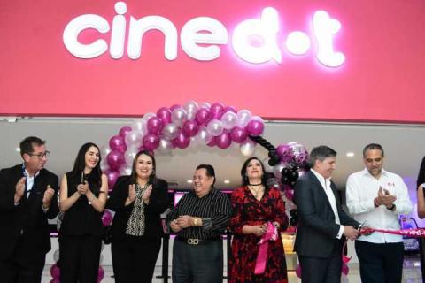 Blanca Angulo y Noé Peñaloza inauguran Cinedot en Chiautempan imagen 1