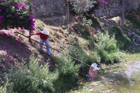 Unen esfuerzo para realizar una jornada de limpieza en "La Presa" imagen 2