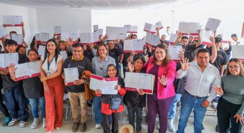 Entregan 60 certificados de estudios a adultos mayores de diversas comunidades de Chiautempan imagen 7