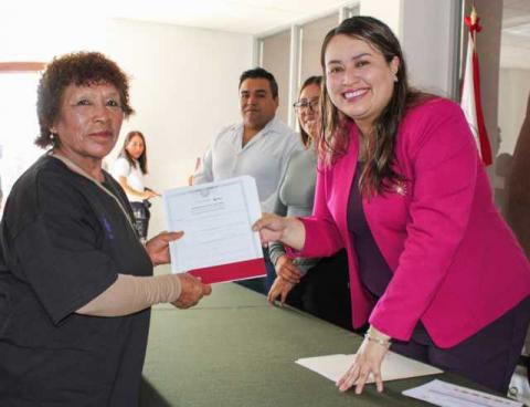 Entregan 60 certificados de estudios a adultos mayores de diversas comunidades de Chiautempan imagen 2
