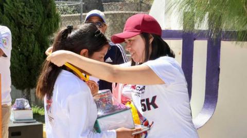 Participó subsecretaria de educación básica de la SEP en la carrera encabezada por alumnos en Zitlaltepec imagen 1