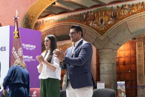 Giovani Montiel atestigua la entrega de cheques del Fondo Macro para el Desarrollo imagen 1