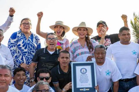Josefina Rodríguez entrega el Récord Guinness a clavadistas de La Quebrada, por el clavado de cabeza más alto del mundo imagen 6