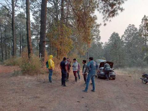 Unen esfuerzos brigadistas, voluntarios y militares para atender incendio en el municipio de Atltzayanca imagen 3
