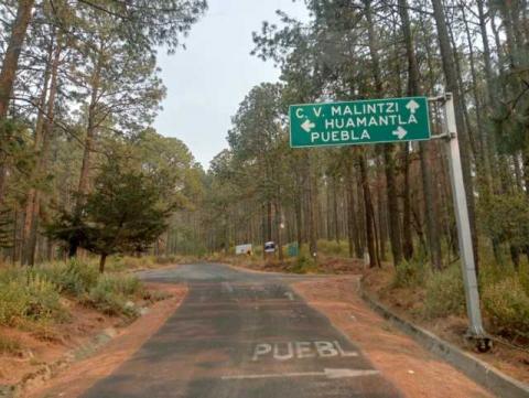 Unen esfuerzos brigadistas, voluntarios y militares para atender incendio en el municipio de Atltzayanca imagen 4