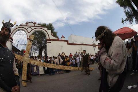 Saldo blanco registra Viacrucis en Chiautempan imagen 4