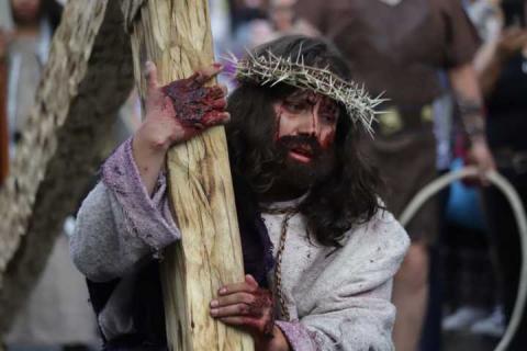 Saldo blanco registra Viacrucis en Chiautempan imagen 2