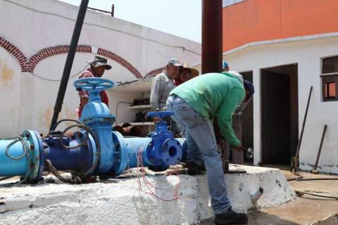 Intensifican suministro de agua potable con pipas en Papalotla imagen 4