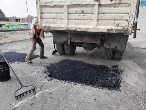 Se continúan realizando labores de bacheo en Chiautempan imagen 4