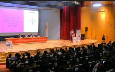 Concluyó en la UATx 1.er Seminario Permanente de Derecho Constitucional