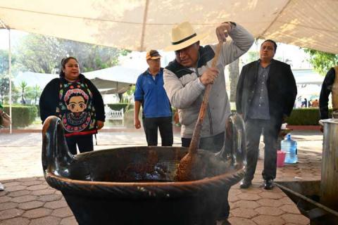 Inicia la Preparación del Mole Tradicional en Ixtacuixtla imagen 5