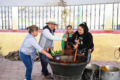 Inicia la Preparación del Mole Tradicional en Ixtacuixtla imagen 7