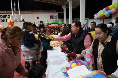 Alcalde de Tepetitla festejó el día del niño en cada comunidad imagen 6