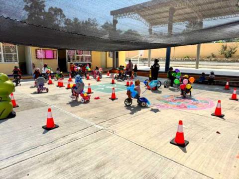 En escuelas de Chiautempan, niñas y niños reciben educación vial de la Policía de Proximidad Social