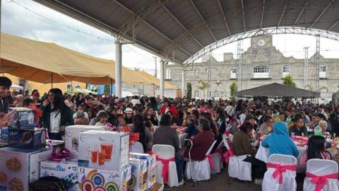 Entre colorido y alegría, alcalde de Xaltocan celebra el día de las madres imagen 5